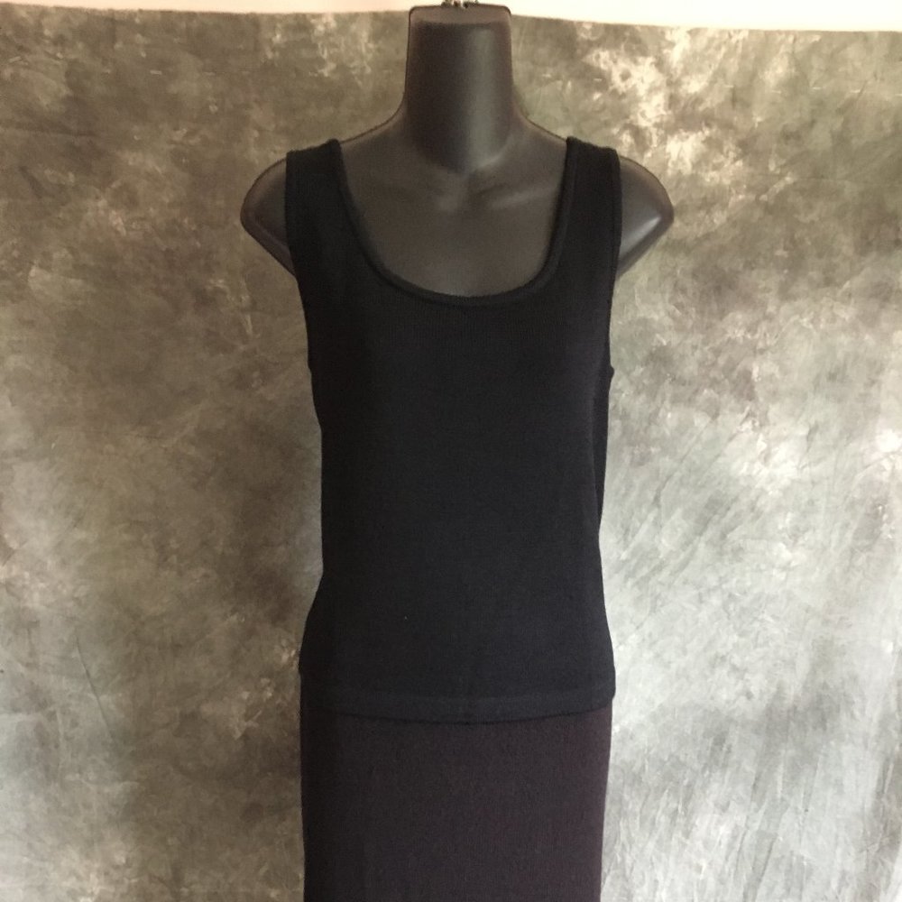ST JOHN KNIT BLACK TOP SIZE S 6 8
